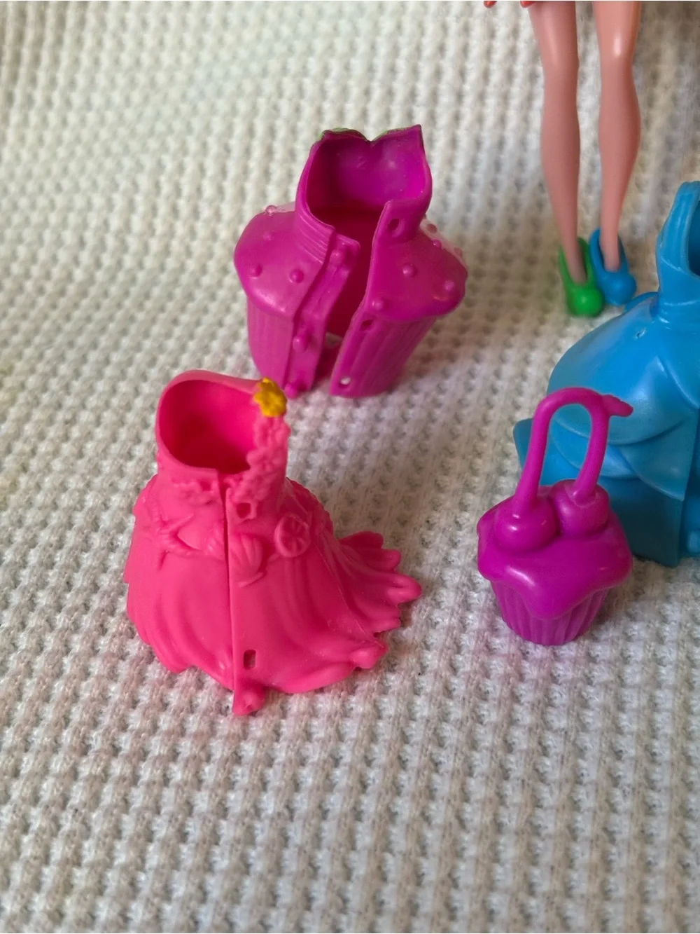 Disney TinkerBell Tink’s Boutique fairy doll & dresses clothes purses lot